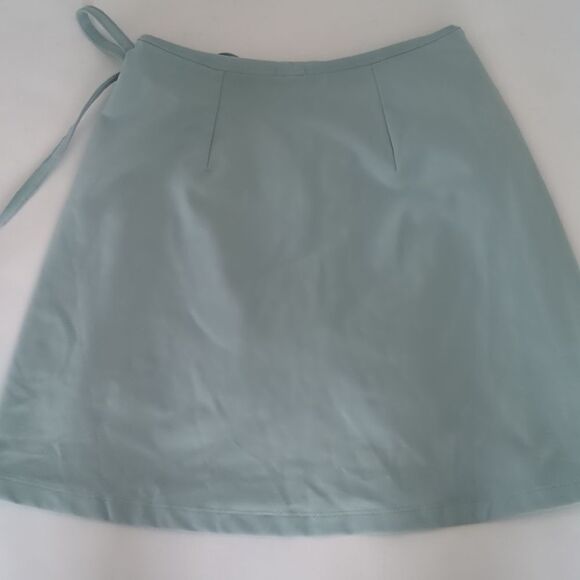 Girlfriend Collective Weekend Wrap Skort - Picture 7 of 11